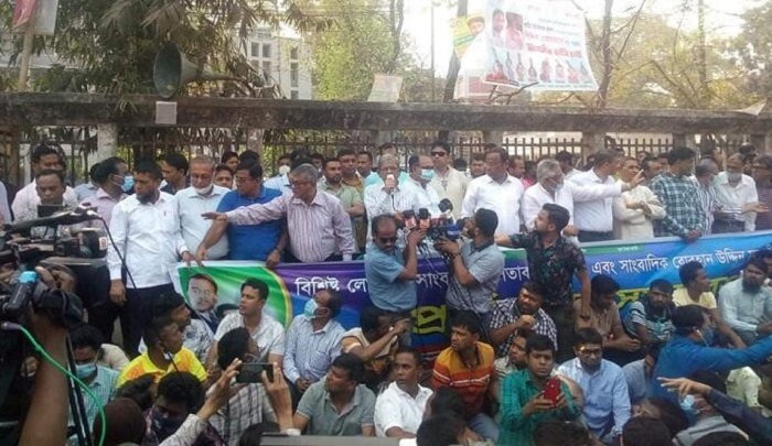 আমাদেরকে শক্ত হয়ে দাঁড়াতে হবে: নেতা-কর্মীদের উদ্দেশে মির্জা ফখরুল আমাদেরকে শক্ত হয়ে দাঁড়াতে হবে: নেতা-কর্মীদের উদ্দেশে মির্জা ফখরুল
