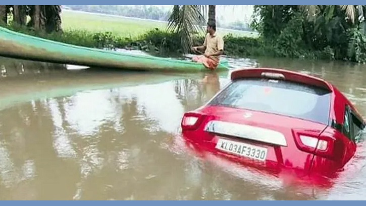 গুগল ম্যাপসের নির্দেশনায় চালনা করে গাড়ি খালে গুগল ম্যাপসের নির্দেশনায় চালনা করে গাড়ি খালে