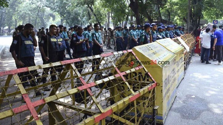 সমাবেশ ঘিরে যমুনার সামনে নিরাপত্তা জোরদার, বাড়তি সতর্কতা সমাবেশ ঘিরে যমুনার সামনে নিরাপত্তা জোরদার, বাড়তি সতর্কতা