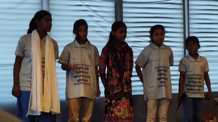 সহিংসতার শিকার শিশুদের পাশে ‘চাইল্ড হেল্প লাইন’