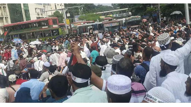 ব্যারিকেড ভেঙে শাহবাগ মোড়ে শিক্ষকদের অবস্থান, যানচলাচল বন্ধ ব্যারিকেড ভেঙে শাহবাগ মোড়ে শিক্ষকদের অবস্থান, যানচলাচল বন্ধ