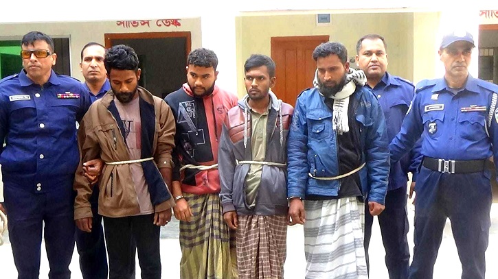 নারীর গোসলের ভিডিও ধারণ করে চাঁদা দাবি, আটক ৪ নারীর গোসলের ভিডিও ধারণ করে চাঁদা দাবি, আটক ৪