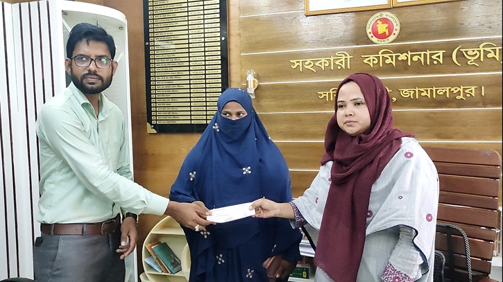 সরিষাবাড়ীতে বজ্রপাতে নিহতের পরিবারকে আর্থিক সহায়তা প্রদান সরিষাবাড়ীতে বজ্রপাতে নিহতের পরিবারকে আর্থিক সহায়তা প্রদান