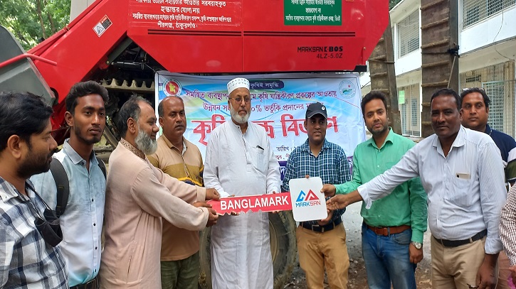 পীরগঞ্জে কৃষি যন্ত্র বিতরণ পীরগঞ্জে কৃষি যন্ত্র বিতরণ