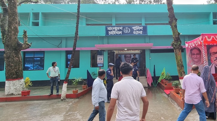 নোয়াখালীতে ভাড়া নিয়ে বিতণ্ডায় প্রাণ গেলা অটোচালকের নোয়াখালীতে ভাড়া নিয়ে বিতণ্ডায় প্রাণ গেলা অটোচালকের