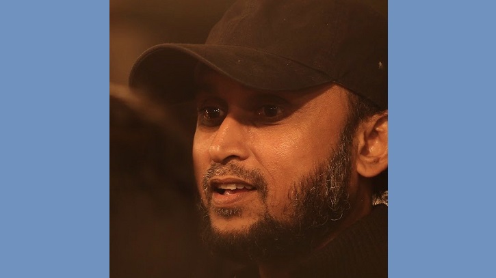 ‘আজাইরা কথা বারবার বললে কিছু লোক বিশ্বাস করে বসে’ ‘আজাইরা কথা বারবার বললে কিছু লোক বিশ্বাস করে বসে’