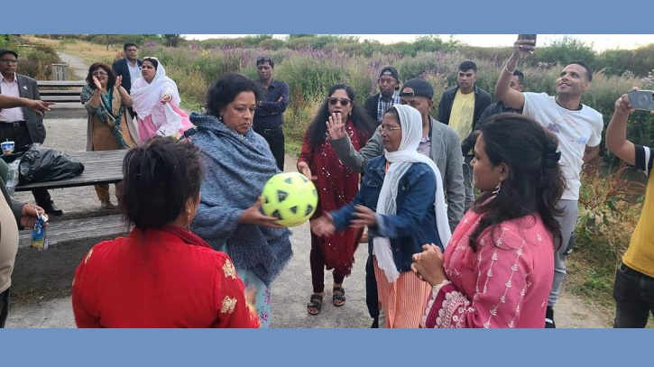 ফ্রান্স স্বরলিপি সাংস্কৃতিক শিল্পীগোষ্ঠীর আনন্দ ভ্রমণ ফ্রান্স স্বরলিপি সাংস্কৃতিক শিল্পীগোষ্ঠীর আনন্দ ভ্রমণ