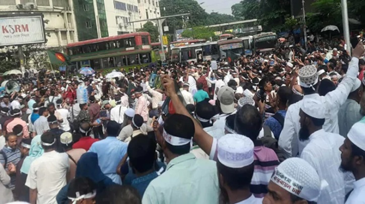 শিক্ষকদের ৫% বাড়িভাড়া বৃদ্ধির প্রজ্ঞাপন প্রত্যাখ্যান, শহীদ মিনারে শিক্ষকদের ৫% বাড়িভাড়া বৃদ্ধির প্রজ্ঞাপন প্রত্যাখ্যান, শহীদ মিনারে