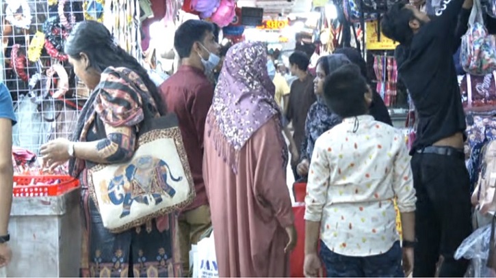 প্রথম রোজায়ই জমে ওঠেছে রাজধানীর শপিংমলগুলো প্রথম রোজায়ই জমে ওঠেছে রাজধানীর শপিংমলগুলো