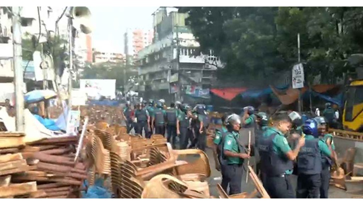 জাতীয় পার্টির সমাবেশ ঘিরে পুলিশের সঙ্গে সংঘর্ষ, টিয়ারশেল নিক্ষেপ