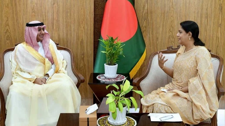 সবুজায়ন-বৃষ্টির পানি সংরক্ষণে সৌদি সহযোগিতা চাইলেন উপদেষ্টা সবুজায়ন-বৃষ্টির পানি সংরক্ষণে সৌদি সহযোগিতা চাইলেন উপদেষ্টা