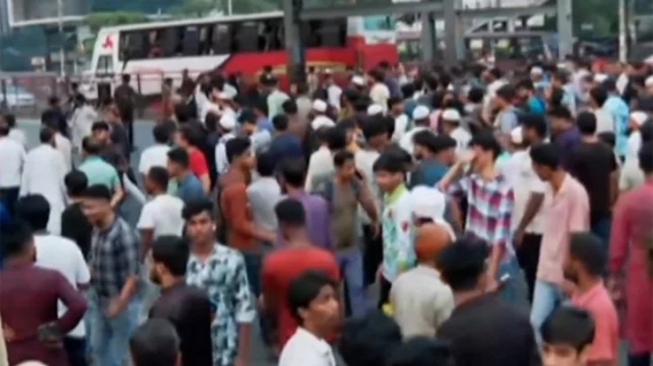 শাহবাগের পর এবার উত্তরায় সড়ক অবরোধ শাহবাগের পর এবার উত্তরায় সড়ক অবরোধ