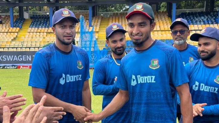 ফেসবুকে ‘বিতর্কিত’ পোস্টের জন্য ক্ষমা চেয়েছেন তানজিম ফেসবুকে ‘বিতর্কিত’ পোস্টের জন্য ক্ষমা চেয়েছেন তানজিম