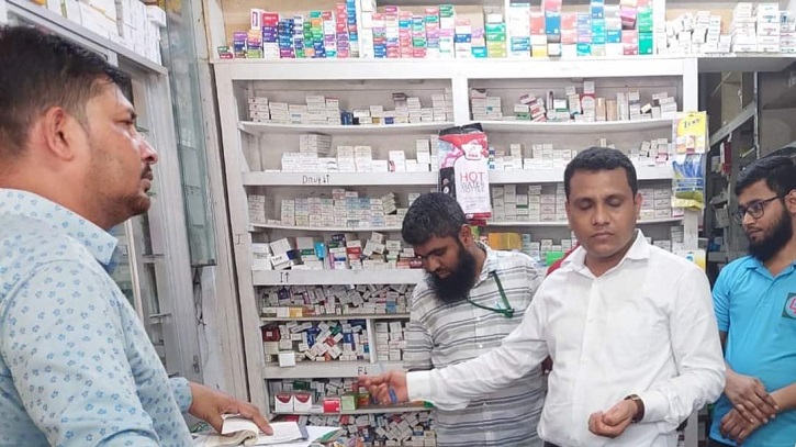 নোয়াখালীতে পাঁচ ফার্মেসিকে জরিমানা নোয়াখালীতে পাঁচ ফার্মেসিকে জরিমানা