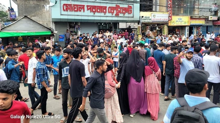 নোয়াখালীতে শিক্ষার্থীদের ‘রিমেম্বারিং আওয়ার হিরোজ’ কর্মসূচি পালন নোয়াখালীতে শিক্ষার্থীদের ‘রিমেম্বারিং আওয়ার হিরোজ’ কর্মসূচি পালন