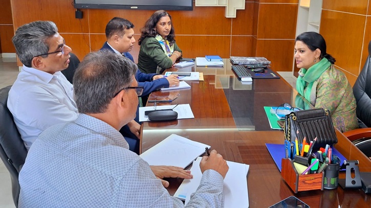‘জলবায়ু ঝুঁকি মোকাবিলায় স্থানীয়দের মতামতকে গুরুত্ব দিতে হবে’ ‘জলবায়ু ঝুঁকি মোকাবিলায় স্থানীয়দের মতামতকে গুরুত্ব দিতে হবে’
