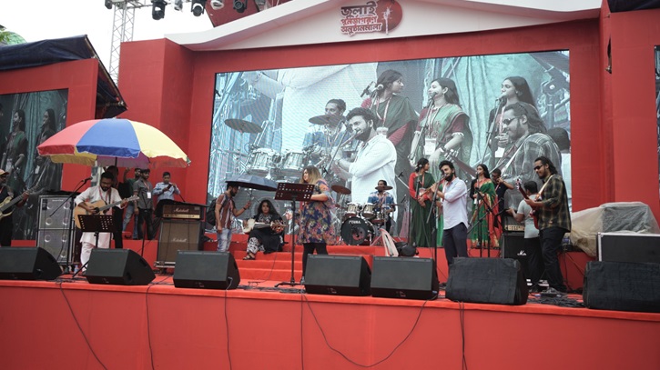 মানিকমিয়া অ্যাভিনিউতে ৩৬ জুলাই উদযাপনে সাংস্কৃতিক অনুষ্ঠান মানিকমিয়া অ্যাভিনিউতে ৩৬ জুলাই উদযাপনে সাংস্কৃতিক অনুষ্ঠান