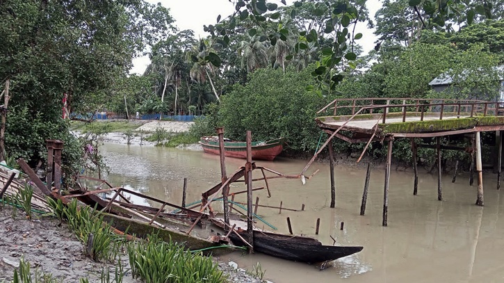 বাগেরহাটে ব্রীজ ধসে পড়ে নাজিরপুরের ব্যবসায়ীর প্রাণহনি বাগেরহাটে ব্রীজ ধসে পড়ে নাজিরপুরের ব্যবসায়ীর প্রাণহনি