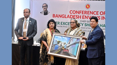 মরিশাসে ‘বঙ্গবন্ধু সড়ক’র চিত্রাঙ্কন হাতে প্রধানমন্ত্রী শেখ হাসিনা