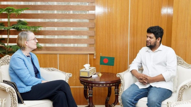 গণমাধ্যমের ওপর সরকার হস্তক্ষেপ করছে না: মাহফুজ