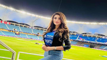 বিশ্বকাপে ভারতের হয়ে গলা ফাটাচ্ছেন এই আফগান সুন্দরী
