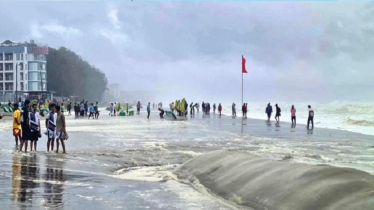 টানা বৃষ্টিতে কক্সবাজারে পর্যটকদের ভোগান্তি