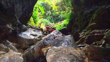 ঘুরে  আসা যাক আলুটিলা