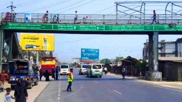 ঈদে ঘরমুখো জনস্রোত, ফাঁকা হতে শুরু করেছে ঢাকা