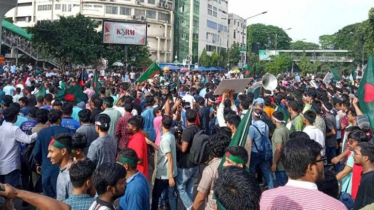 দ্বিতীয় দিনের মতো শাহবাগে চলছে ছাত্র-জনতার বিক্ষোভ