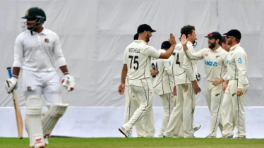 চার উইকেট হারিয়ে মধ্যাহ্ন-বিরতিতে বাংলাদেশ