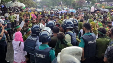 ডিপ্লোমা নার্সিং কলেজের শিক্ষার্থীদের শাহবাগ অবরোধ