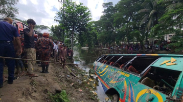 লক্ষ্মীপুরে বাস খালে পড়ে প্রাণহানি ৫, আহত অন্তত ১৫