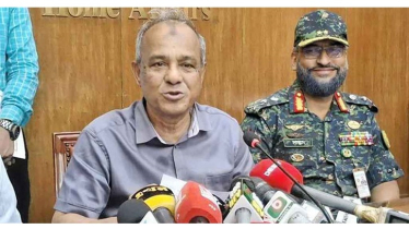পুলিশের লুট হওয়া অস্ত্রের সন্ধান দিলে মিলবে পুরস্কার: স্বরাষ্ট্র উপদেষ্টা