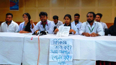 পঙ্গু হাসপাতালে ফিজিওথেরাপির শিক্ষার্থীদের অবস্থান কর্মসূচি