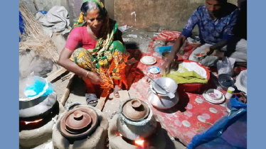 ঠাকুরগাঁওয়ে শীতকালীন পিঠা বিক্রির ধুম
