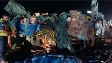 মুন্সীগঞ্জের হাসাড়ায় বাস-ট্রাক সংঘর্ষ, নিহত ৪