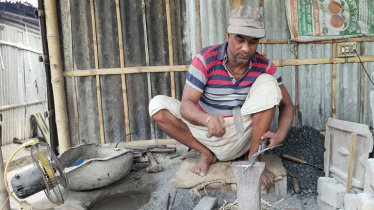 ঈদুল আযহা উপলক্ষে ব্যস্ত সময় পার করছে শিবগঞ্জের শতাধিক কামার