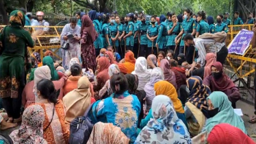 যমুনার পথে তথ্য আপারা, পুলিশের সঙ্গে ধস্তাধস্তি