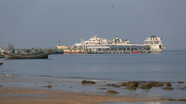 সেন্টমার্টিনে দুই শতাধিক পর্যটক আটকা