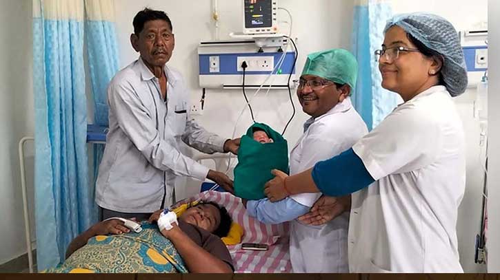 বিয়ের ৫৪ বছর পর বাবা-মা হলেন গোপীচাঁদ-চন্দ্রাবতী বিয়ের ৫৪ বছর পর বাবা-মা হলেন গোপীচাঁদ-চন্দ্রাবতী