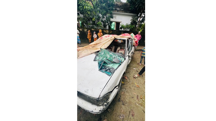 নোয়াখালীতে প্রশিক্ষণ প্রাইভেটকার পুকুরে পড়ে তরুণের মৃত্যু
