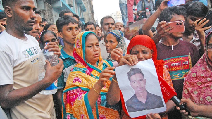 রূপনগরে আগুনে প্রাণহানি বেড়ে ১৬, চলছে তল্লাশি ও অনুসন্ধান রূপনগরে আগুনে প্রাণহানি বেড়ে ১৬, চলছে তল্লাশি ও অনুসন্ধান