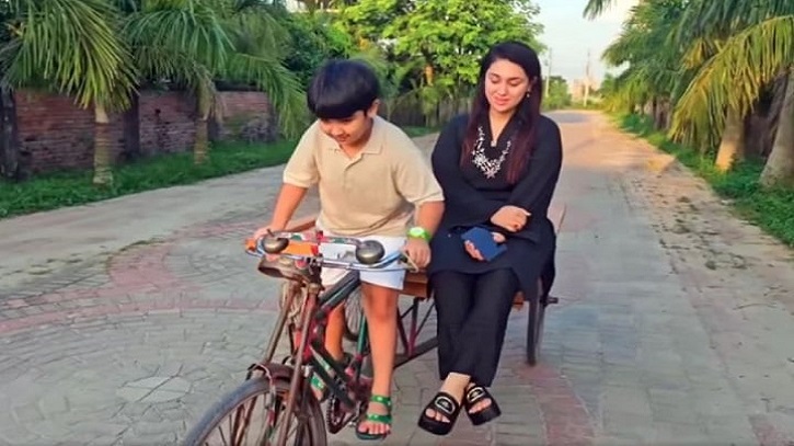ভ্যানচালক আব্রাম, যাত্রী অপু! ভ্যানচালক আব্রাম, যাত্রী অপু!