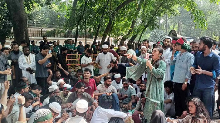 আওয়ামী লীগ নিষিদ্ধের দাবি সরকার গুরুত্বের সঙ্গে বিবেচনা করছে আওয়ামী লীগ নিষিদ্ধের দাবি সরকার গুরুত্বের সঙ্গে বিবেচনা করছে