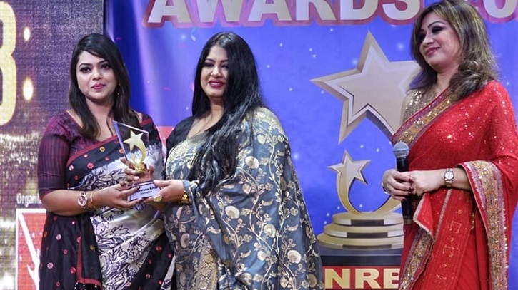 যুক্তরাষ্ট্রে পুরস্কৃত রেজওয়ানা এলভিস যুক্তরাষ্ট্রে পুরস্কৃত রেজওয়ানা এলভিস