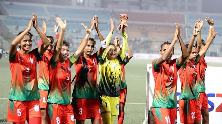 সিঙ্গাপুরকে ৮ গোলে উড়িয়ে দিল বাংলার মেয়েরা সিঙ্গাপুরকে ৮ গোলে উড়িয়ে দিল বাংলার মেয়েরা