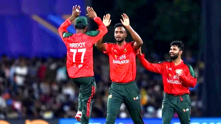 ৫ উইকেট খুইয়ে বিপর্যয়ে পাকিস্তান ৫ উইকেট খুইয়ে বিপর্যয়ে পাকিস্তান