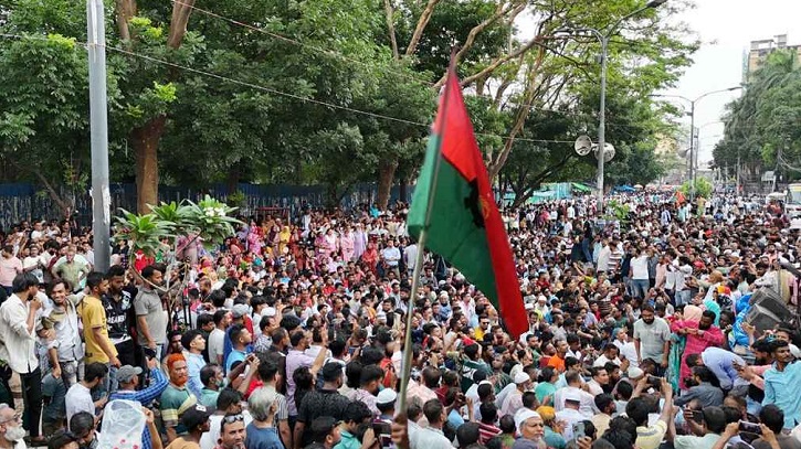 বিএনপির হুঙ্কারে ‘দিশেহারা’ সরকার, চাপে এনসিপি বিএনপির হুঙ্কারে ‘দিশেহারা’ সরকার, চাপে এনসিপি