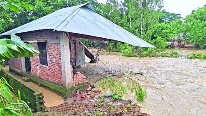 টানা বৃষ্টিতে জনজীবনে বিপর্যয়, নদ-নদীর পানি বৃদ্ধি টানা বৃষ্টিতে জনজীবনে বিপর্যয়, নদ-নদীর পানি বৃদ্ধি