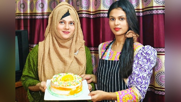 কেক বিক্রি করেই জ্যোতির মাসে আয় ২৫ হাজার টাকা কেক বিক্রি করেই জ্যোতির মাসে আয় ২৫ হাজার টাকা